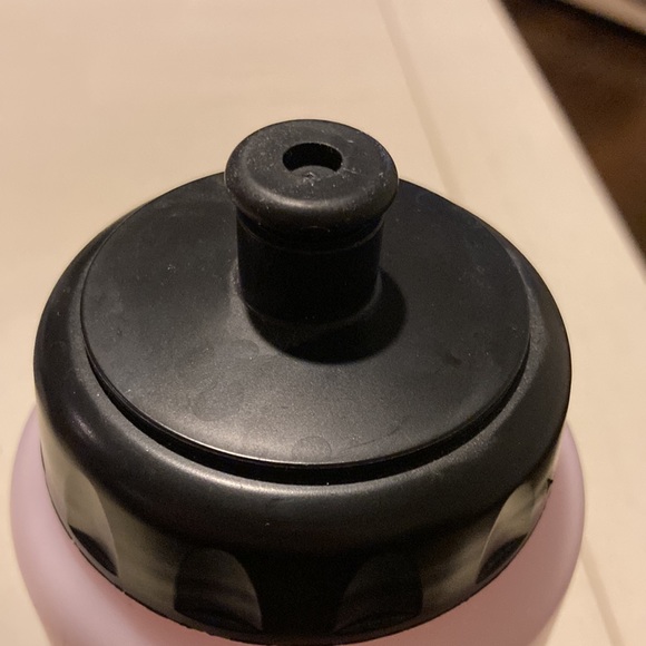 LIKE NEW! TRI DELTA THETA ATHLETIC WATER BOTTLE W/ SCREW OFF NIPPLE TOP! 20 OZ. - Picture 3 of 4